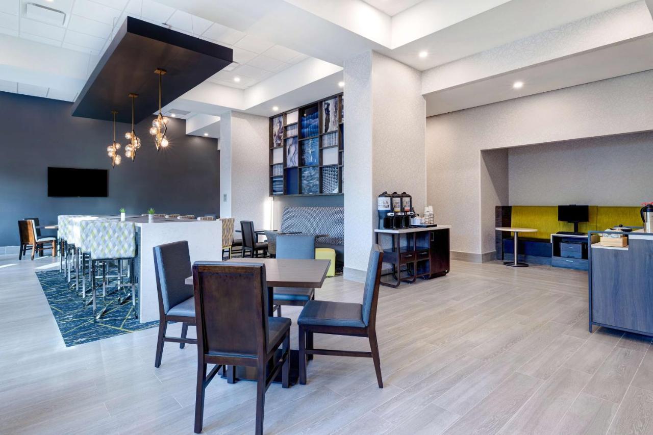 Hampton & Burlington, Ontario, Canada 3*